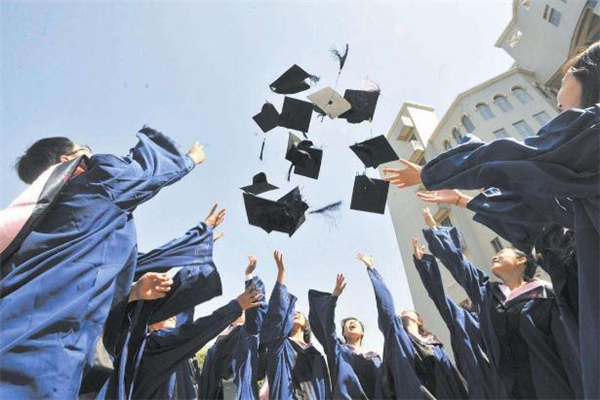 學(xué)士服有大小號(hào)嗎 學(xué)士服碼數(shù) 學(xué)士服有大小號(hào)嗎 學(xué)士服碼數(shù)