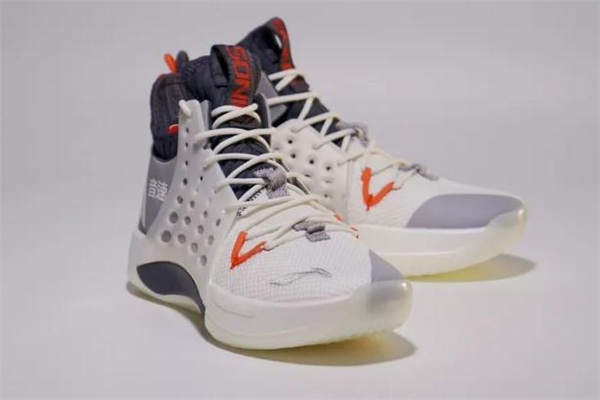 李寧音速7和馭帥12哪個好 音速7和馭帥12對比測評 李寧音速7和馭帥12哪個好 音速7和馭帥12對比測評