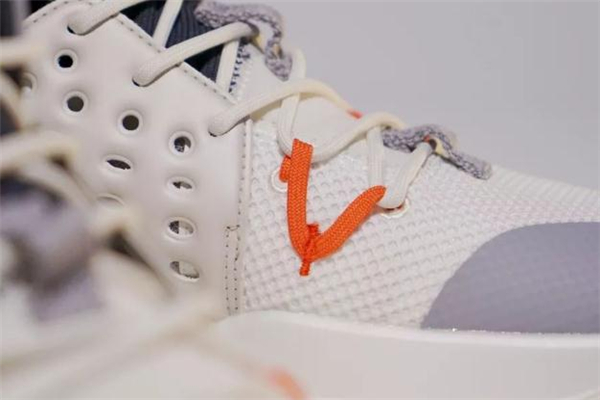 李寧音速7和馭帥12哪個好 音速7和馭帥12對比測評 李寧音速7和馭帥12哪個好 音速7和馭帥12對比測評