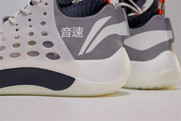 李寧音速7和馭帥12哪個好 音速7和馭帥12對比測評 李寧音速7和馭帥12哪個好 音速7和馭帥12對比測評