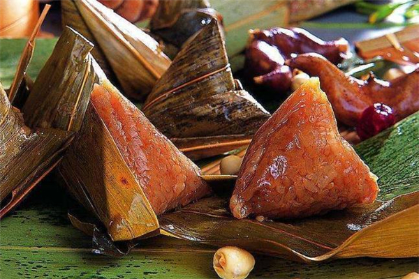 粽子發(fā)黃是怎么回事 粽子發(fā)黃還能吃嗎 粽子發(fā)黃是怎么回事 粽子發(fā)黃還能吃嗎