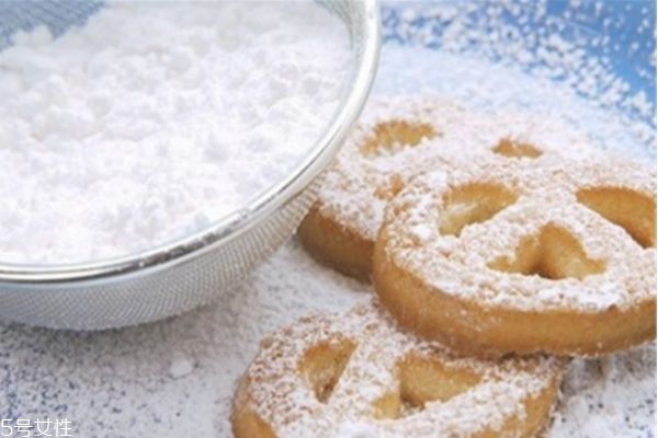 糖粉和糖霜可以相互替代嗎 糖粉和糖霜的區(qū)別 糖粉和糖霜可以相互替代嗎 糖粉和糖霜的區(qū)別