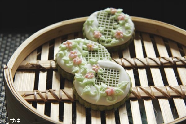 糖粉和糖霜可以相互替代嗎 糖粉和糖霜的區(qū)別 糖粉和糖霜可以相互替代嗎 糖粉和糖霜的區(qū)別