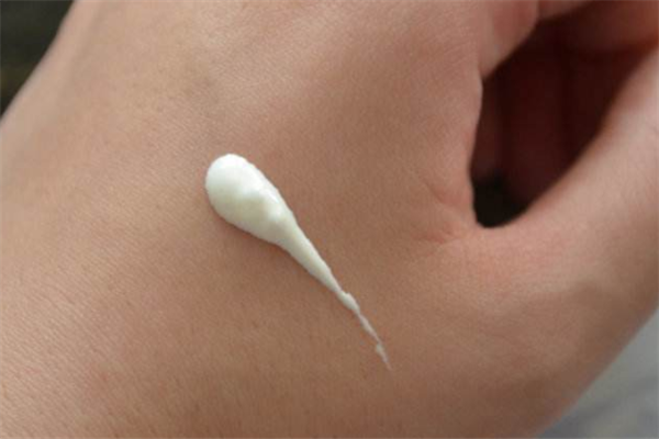 隔離霜什么時候用好 隔離霜應(yīng)該在什么時候用 隔離霜什么時候用好 隔離霜應(yīng)該在什么時候用