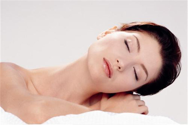 豐唇后嘴唇變硬塊是什么原因 豐唇的注意事項(xiàng) 豐唇后嘴唇變硬塊是什么原因 豐唇的注意事項(xiàng)