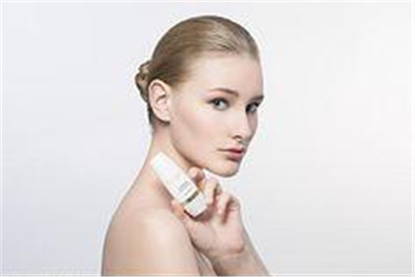 女人經(jīng)常熬夜的危害是什么 女人經(jīng)常熬夜有什么危害 女人經(jīng)常熬夜的危害是什么 女人經(jīng)常熬夜有什么危害