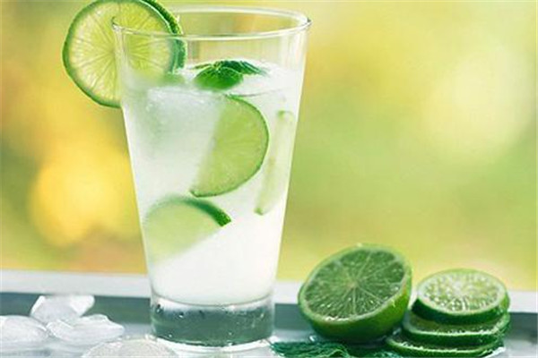 檸檬水的功效與作用是什么 檸檬水的作用是什么 檸檬水的功效與作用是什么 檸檬水的作用是什么