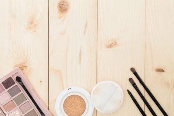 水乳后直接用氣墊好不 化妝前的護(hù)膚順序 水乳后直接用氣墊好不 化妝前的護(hù)膚順序