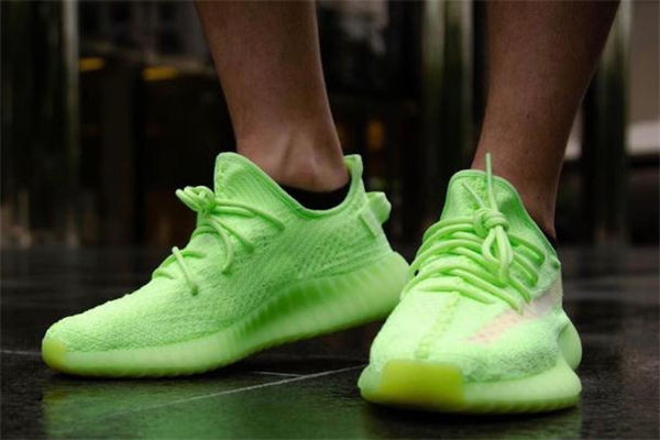 yeezy 350熒光綠真假辨別 椰子350熒光綠真假對比 yeezy 350熒光綠真假辨別 椰子350熒光綠真假對比