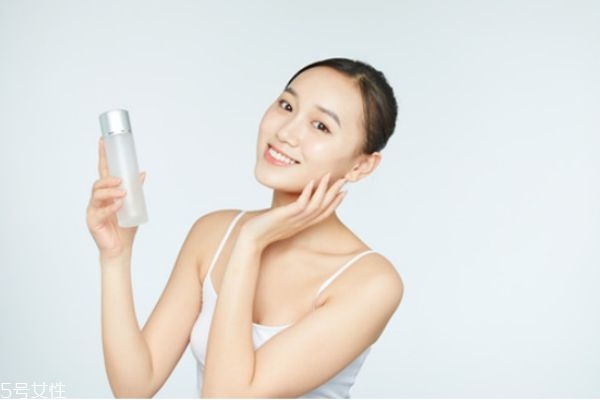 臉部干燥起皮怎么補(bǔ)水 臉部嚴(yán)重缺水怎么補(bǔ)水 臉部干燥起皮怎么補(bǔ)水 臉部嚴(yán)重缺水怎么補(bǔ)水