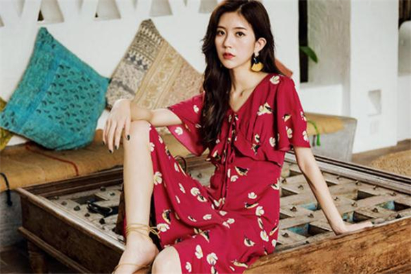 夏天穿什么顏色裙子顯白 黑黃皮女孩看過來 夏天穿什么顏色裙子顯白 黑黃皮女孩看過來