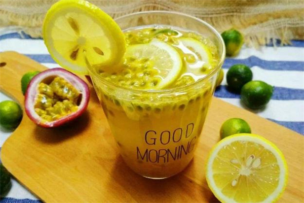 百香果可以和檸檬一起泡水嗎 檸檬百香果茶做法 百香果可以和檸檬一起泡水嗎 檸檬百香果茶做法