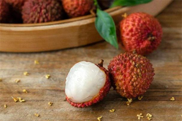 吃荔枝可以喝酒嗎 吃荔枝喝酒會(huì)過敏嗎 吃荔枝可以喝酒嗎 吃荔枝喝酒會(huì)過敏嗎