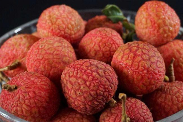 吃荔枝可以喝酒嗎 吃荔枝喝酒會(huì)過敏嗎 吃荔枝可以喝酒嗎 吃荔枝喝酒會(huì)過敏嗎