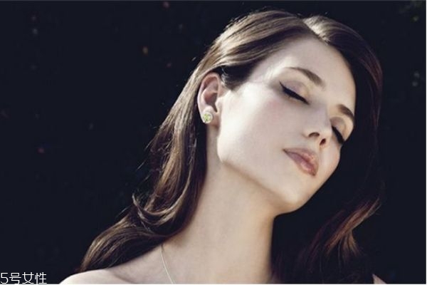 腫泡眼怎樣去除最好 腫泡眼術(shù)后護(hù)理 腫泡眼怎樣去除最好 腫泡眼術(shù)后護(hù)理