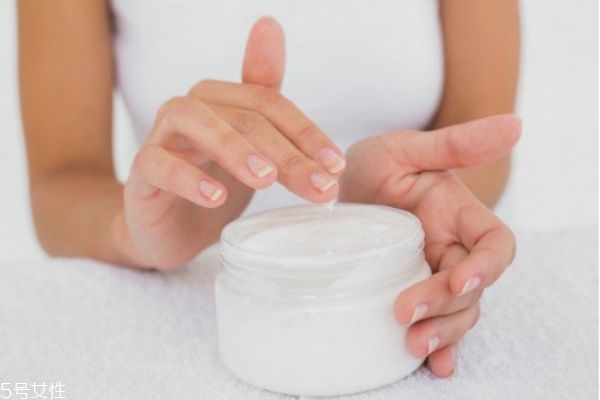 乳和霜要一起用嗎 可以疊加使用 乳和霜要一起用嗎 可以疊加使用