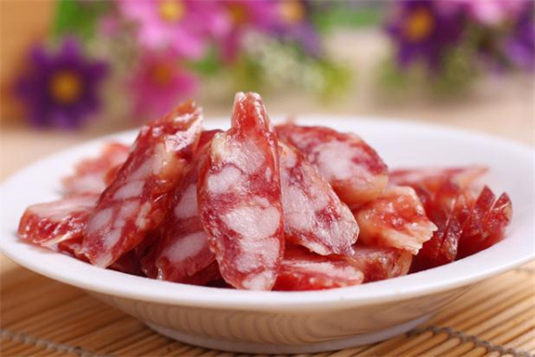 臘腸是先切還是先蒸 臘腸是切片以后再蒸嗎 臘腸是先切還是先蒸 臘腸是切片以后再蒸嗎