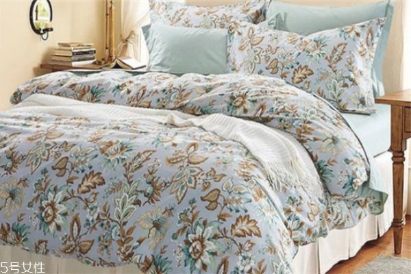 被子蓋著頭睡覺(jué)好嗎 蓋著頭睡覺(jué)有什么壞處 被子蓋著頭睡覺(jué)好嗎 蓋著頭睡覺(jué)有什么壞處