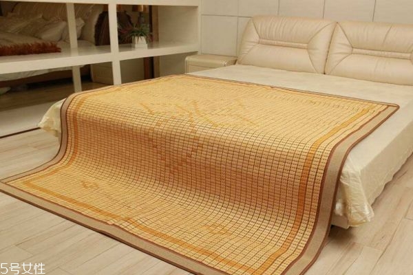 老人用什么涼席好 夏天睡涼席的注意事項(xiàng) 老人用什么涼席好 夏天睡涼席的注意事項(xiàng)