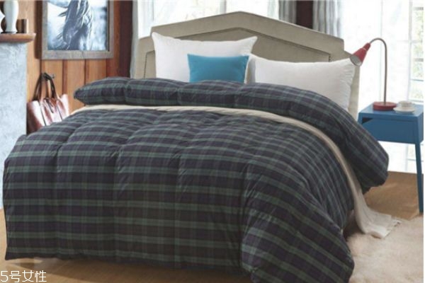 被子蓋著頭睡覺(jué)好嗎 蓋著頭睡覺(jué)有什么壞處 被子蓋著頭睡覺(jué)好嗎 蓋著頭睡覺(jué)有什么壞處