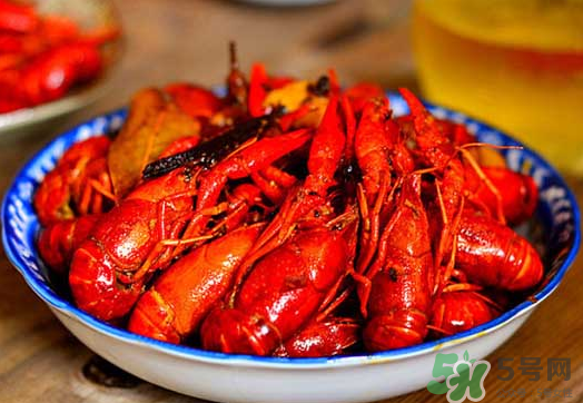 麻辣小龍蝦和什么不能一起吃？麻辣小龍蝦不適合哪些人