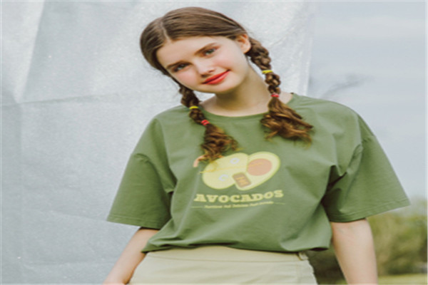 牛油果綠色衣服顯黑嗎 牛油果綠是什么顏色 牛油果綠色衣服顯黑嗎 牛油果綠是什么顏色