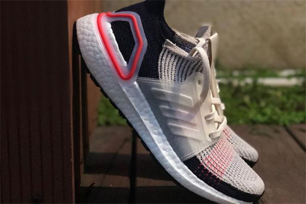 阿迪達(dá)斯ub19鞋墊后滑怎么辦 ub19鞋墊滑脫問(wèn)題