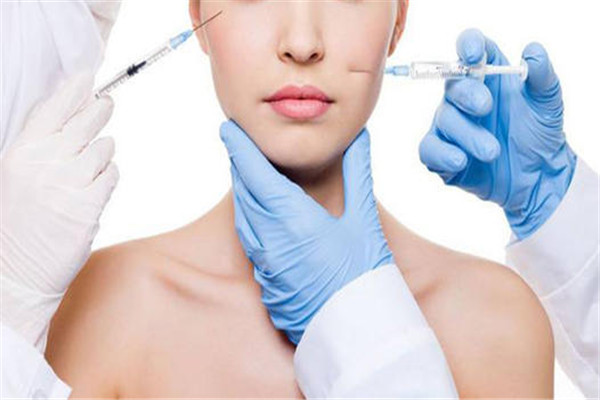 夏天護(hù)膚和冬天護(hù)膚的區(qū)別是什么 夏天和冬天護(hù)膚有什么區(qū)別 夏天護(hù)膚和冬天護(hù)膚的區(qū)別是什么 夏天和冬天護(hù)膚有什么區(qū)別