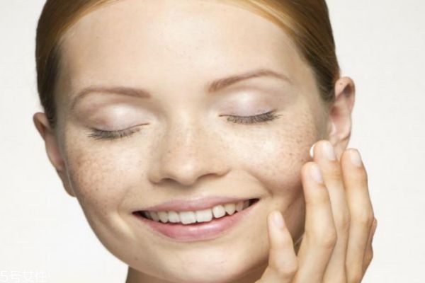 肉豆蔻酸對皮膚有害嗎 肉豆蔻酸對皮膚的作用 肉豆蔻酸對皮膚有害嗎 肉豆蔻酸對皮膚的作用