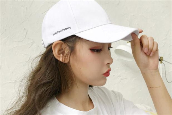 夏天戴什么帽子防曬 不同場(chǎng)合輕松應(yīng)對(duì) 夏天戴什么帽子防曬 不同場(chǎng)合輕松應(yīng)對(duì)