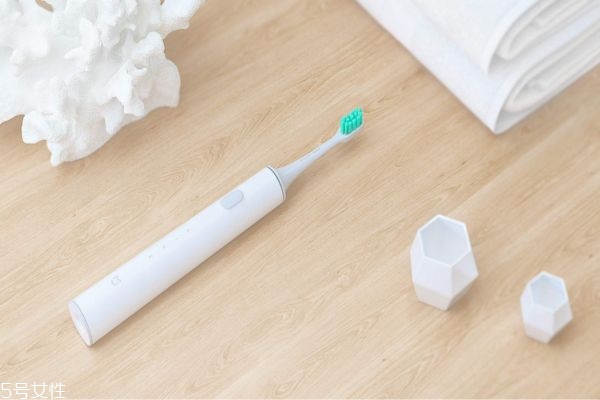 電動牙刷充電的好還是電池的好 充電和電池牙刷的優(yōu)缺點 電動牙刷充電的好還是電池的好 充電和電池牙刷的優(yōu)缺點