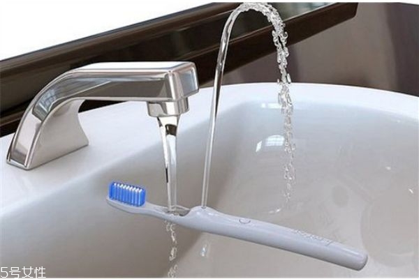 電動牙刷充電的好還是電池的好 充電和電池牙刷的優(yōu)缺點 電動牙刷充電的好還是電池的好 充電和電池牙刷的優(yōu)缺點