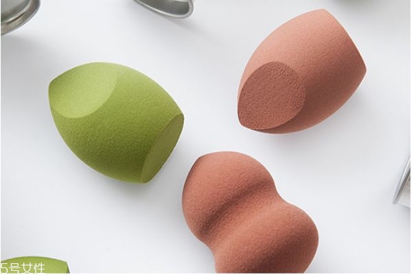 美妝蛋發(fā)霉了怎么辦 發(fā)霉的美妝蛋怎么清洗 美妝蛋發(fā)霉了怎么辦 發(fā)霉的美妝蛋怎么清洗
