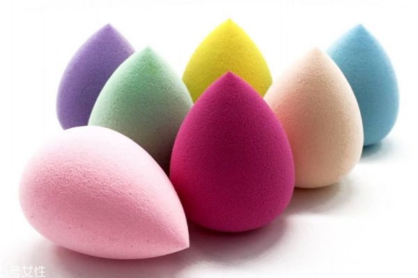 美妝蛋怎么上粉底液 怎么用美妝蛋上粉底 美妝蛋怎么上粉底液 怎么用美妝蛋上粉底