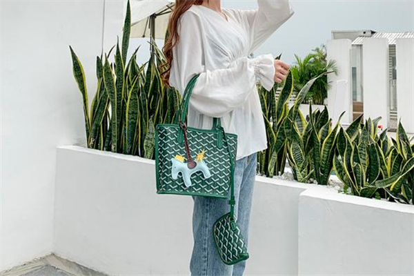 韓國狗牙包是什么牌子 韓國狗牙包包在哪買 韓國狗牙包是什么牌子 韓國狗牙包包在哪買