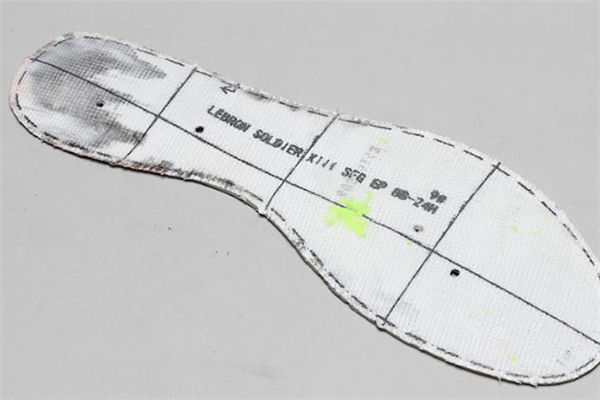 耐克詹姆斯士兵13拆解 lbj13拆解報(bào)告 耐克詹姆斯士兵13拆解 lbj13拆解報(bào)告