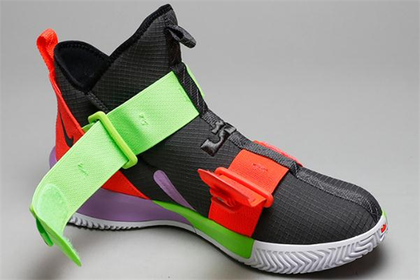 耐克詹姆斯士兵13開箱測評 lbj13開箱評測 耐克詹姆斯士兵13開箱測評 lbj13開箱評測