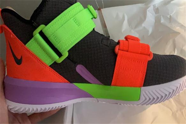 耐克詹姆斯士兵13開箱測評 lbj13開箱評測 耐克詹姆斯士兵13開箱測評 lbj13開箱評測