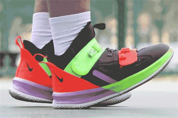 耐克詹姆斯士兵13實戰(zhàn)測評 lbj13實戰(zhàn)腳感評測 耐克詹姆斯士兵13實戰(zhàn)測評 lbj13實戰(zhàn)腳感評測