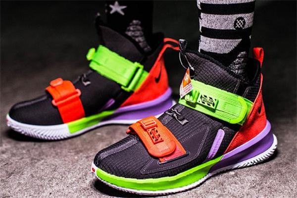 耐克詹姆斯士兵13實戰(zhàn)測評 lbj13實戰(zhàn)腳感評測 耐克詹姆斯士兵13實戰(zhàn)測評 lbj13實戰(zhàn)腳感評測