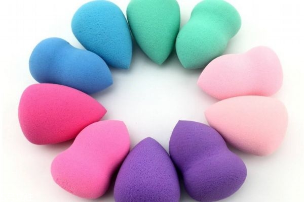 美妝蛋怎么上粉底液 怎么用美妝蛋上粉底 美妝蛋怎么上粉底液 怎么用美妝蛋上粉底