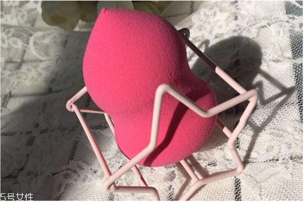 美妝蛋發(fā)霉了怎么辦 發(fā)霉的美妝蛋怎么清洗 美妝蛋發(fā)霉了怎么辦 發(fā)霉的美妝蛋怎么清洗