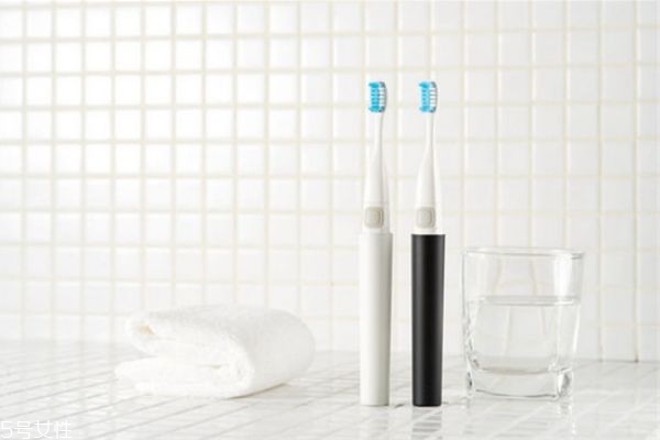 電動牙刷老人能用嗎 電動牙刷幾歲可以用 電動牙刷老人能用嗎 電動牙刷幾歲可以用