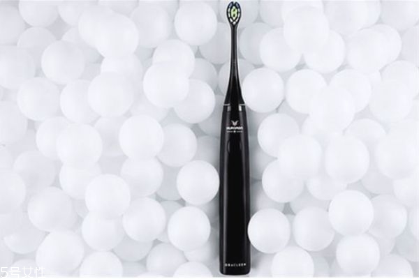 電動牙刷可以兩個人用嗎 共用刷柄用不同的刷頭 電動牙刷可以兩個人用嗎 共用刷柄用不同的刷頭