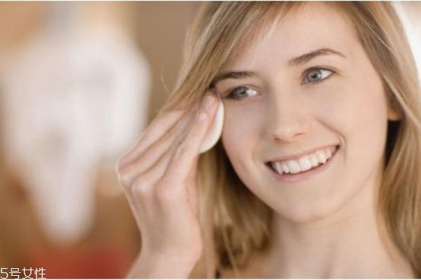 外出沒帶卸妝怎么辦 臨時卸妝用什么代替 外出沒帶卸妝怎么辦 臨時卸妝用什么代替