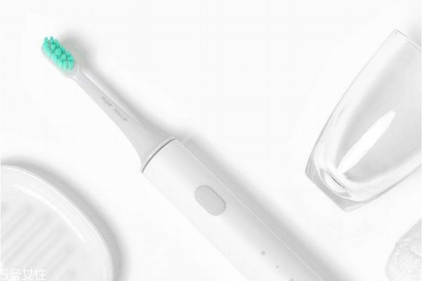 電動牙刷可以兩個人用嗎 共用刷柄用不同的刷頭 電動牙刷可以兩個人用嗎 共用刷柄用不同的刷頭