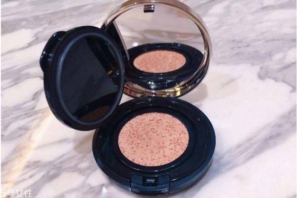 氣墊和防曬霜使用順序 先涂氣墊還是防曬霜 氣墊和防曬霜使用順序 先涂氣墊還是防曬霜