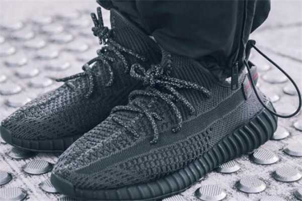 yeezy350黑天使搭配什么褲子好看 椰子黑天使配什么襪子 yeezy350黑天使搭配什么褲子好看 椰子黑天使配什么襪子