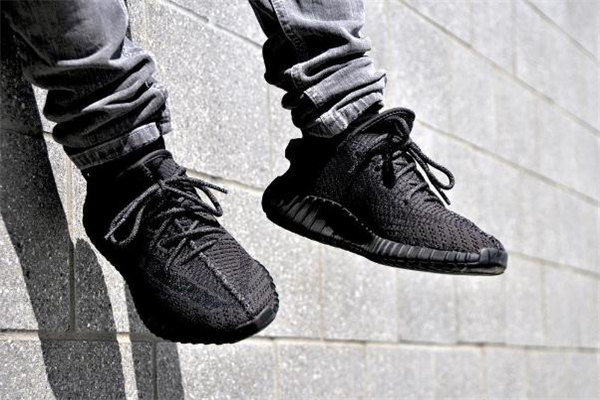 yeezy350黑天使搭配什么褲子好看 椰子黑天使配什么襪子 yeezy350黑天使搭配什么褲子好看 椰子黑天使配什么襪子