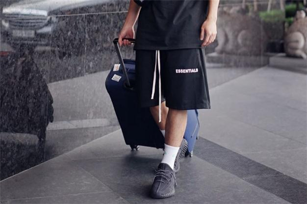 yeezy350黑天使搭配什么褲子好看 椰子黑天使配什么襪子 yeezy350黑天使搭配什么褲子好看 椰子黑天使配什么襪子